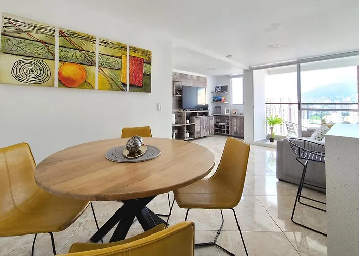 Modern High-Rise 2/2 Apartment With City View.