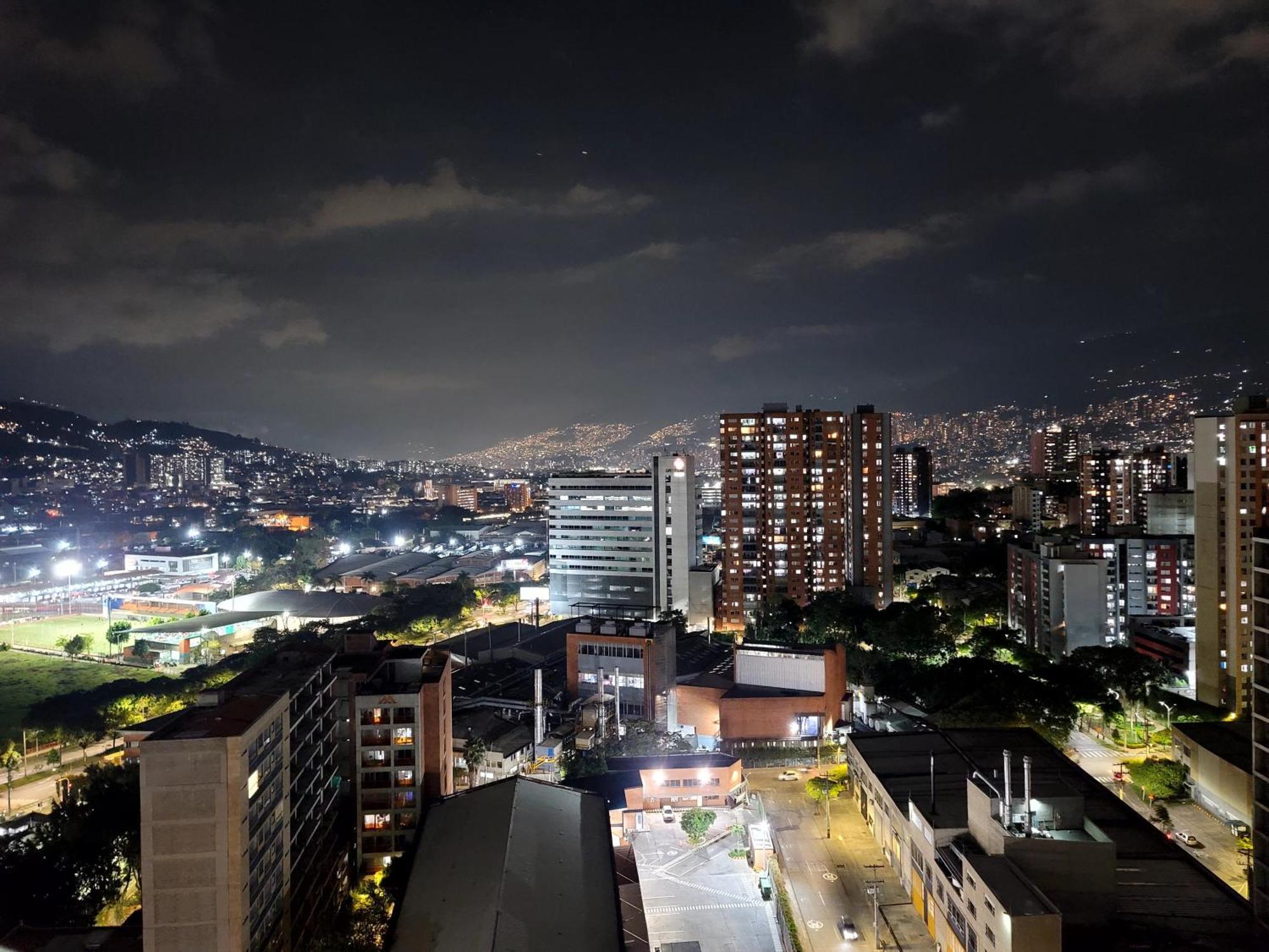 Modern High-rise 2/2 With View. Apartment Sabaneta