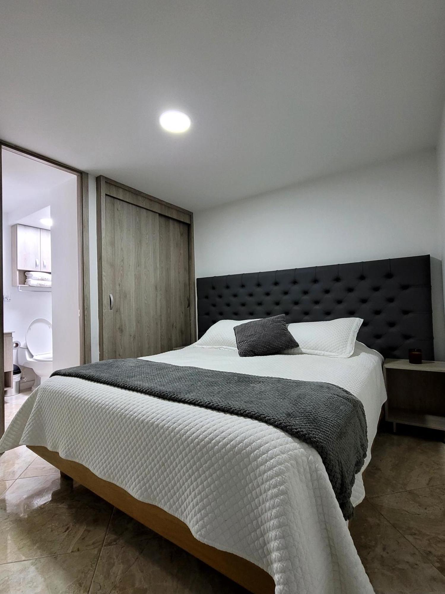 Modern High-rise 2/2 With View. Apartment Sabaneta